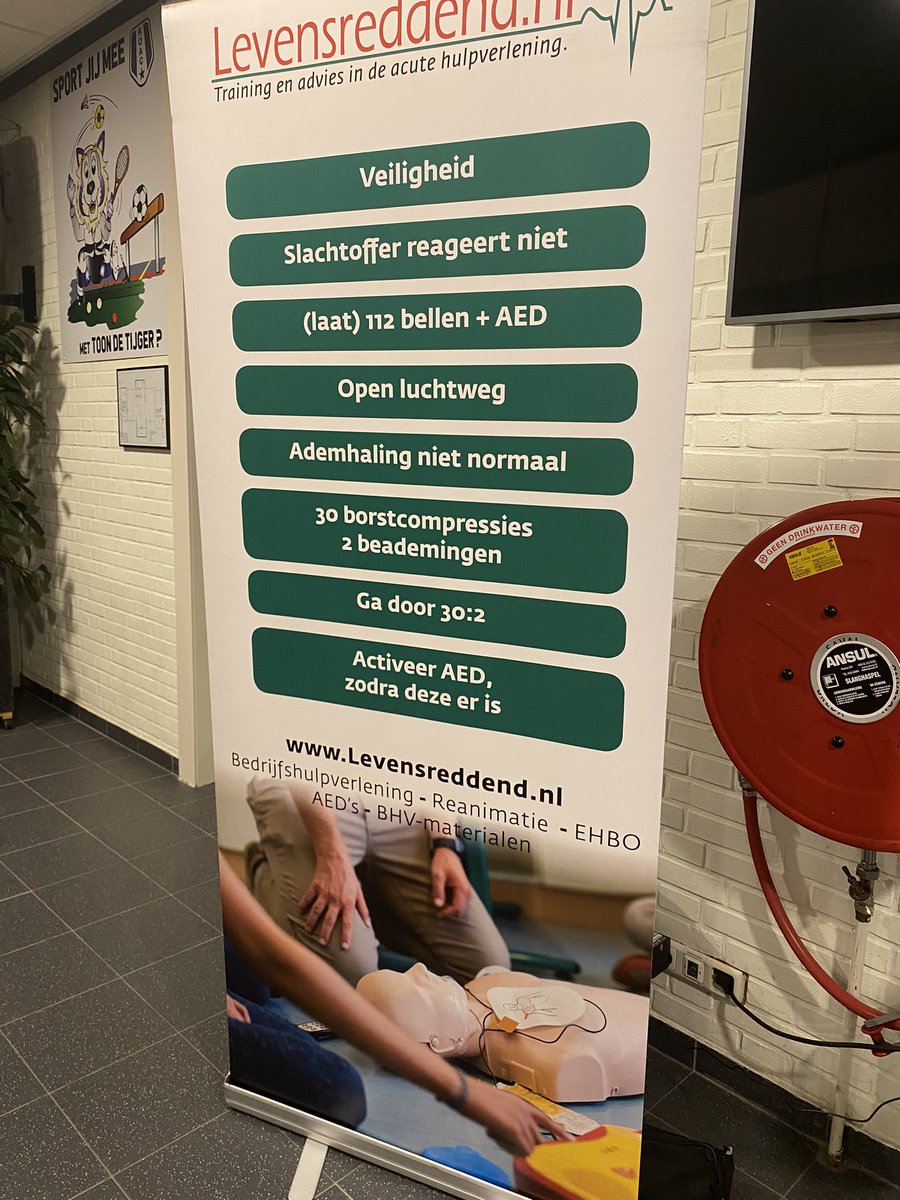 sv_roac's tweet photo. Vanavond krijgen een mooie groep vrijwilligers van @KeesHartog @Levensreddend een cursus reanimeren. Fijn dat jullie je hebben aangemeld 👍 https://t.co/LzLq6VxsPE