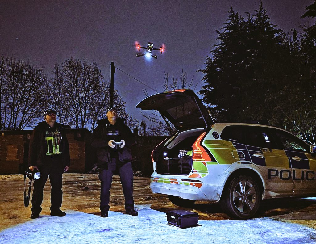 dronesWMP's tweet photo. Despite the chilly weather, we're out supporting our colleagues across the force area this evening. ^JB #droneshelp https://t.co/arCpGNNIWf