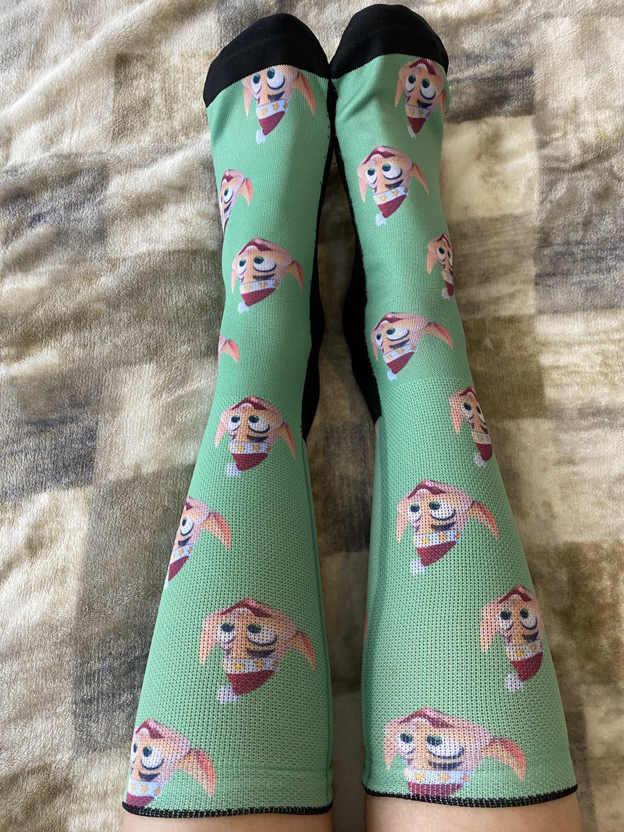 GM ✌🏼 rocking my Merry Modz socks <a href="/Merrymodz_io/">Merry Modz</a>