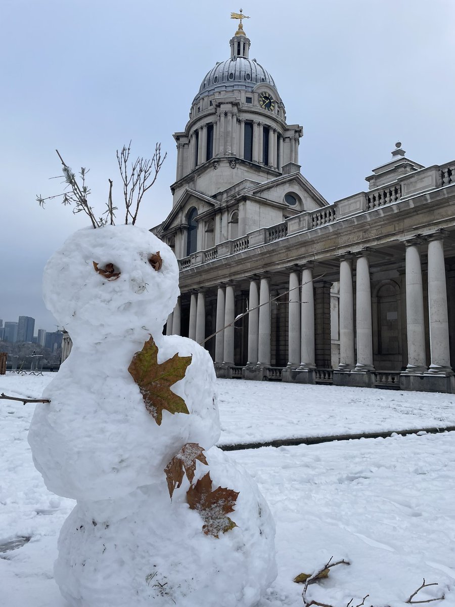 UniofGreenwich's tweet image. Our newest student, Frosty the Snowman, wants you to know that our campuses are open! ❄️

He is currently working towards his BSc Environmental Science degree ☃️ #snow