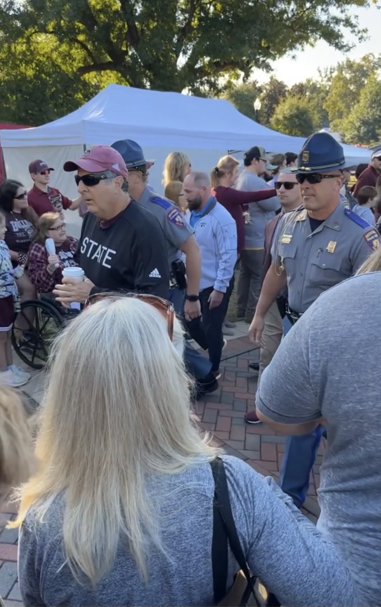 ashley15camp's tweet photo. Thank you for making these last two seasons so much fun for Cole, @Coach_Leach. Legends never die. 🖤🏴‍☠️ https://t.co/daQF93Oprp