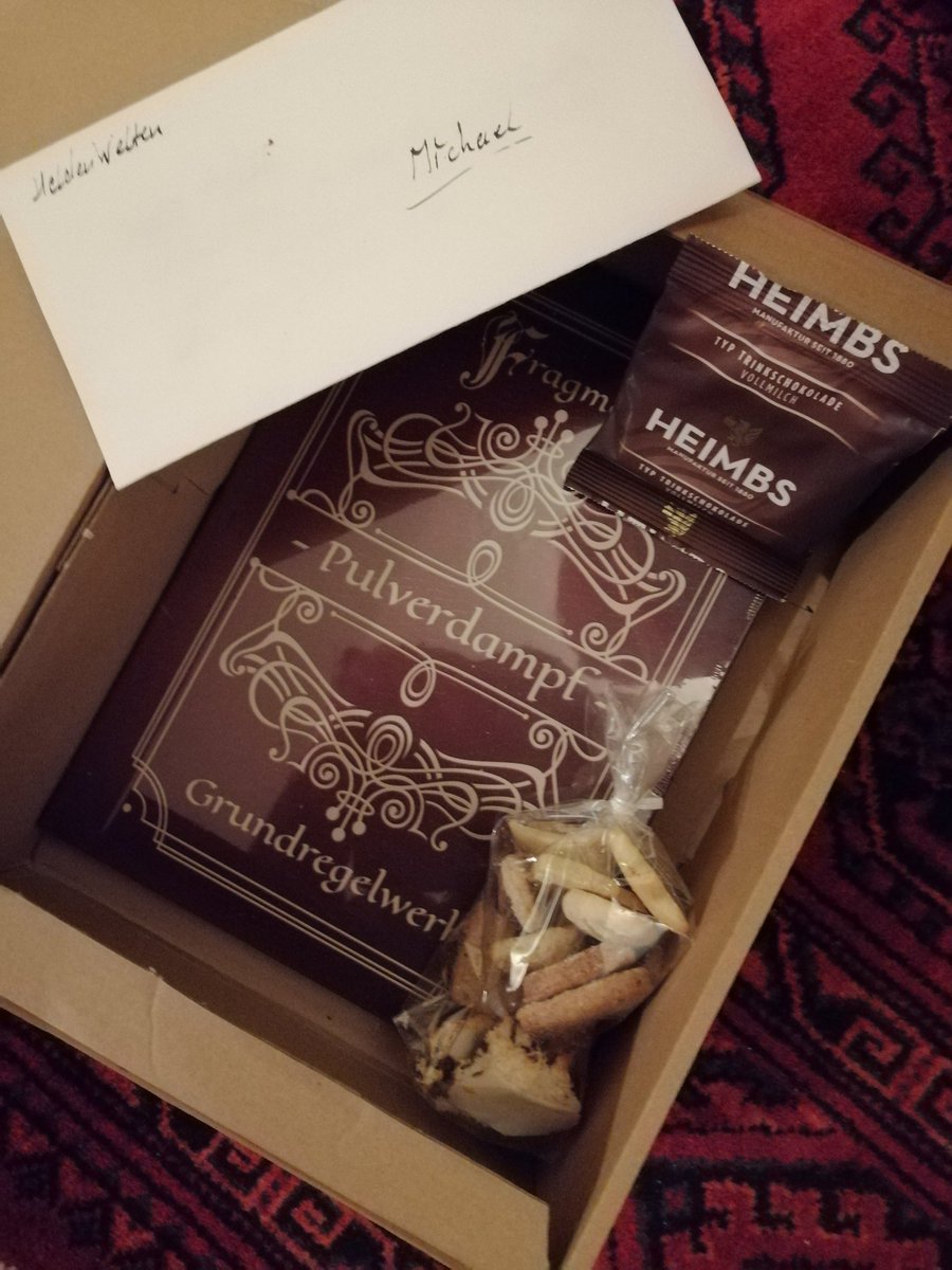 HeldenpicknickM's tweet image. Es ist angekommen! 😍

Vielen herzlichen Dank lieber @welten_helden!

Ich habe ins Regelbuch hinein geblättert und bin sehr angetan. 
Das müssen wir testen! 
@vernunftgeheuer  und @KLNSCHNCK was haltet ihr von einem #Systemtest 😁

#pnpde #podcast #actualplay #PodcastChallenge