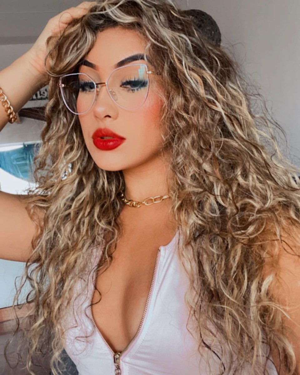 CharlotteJamesD's tweet photo. Good morning💖 #curlygirl #girlinglasses #charlottejames #teammalu https://t.co/Q9iSDxVfRD