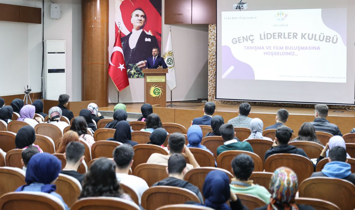 adanauniak's tweet photo. Yüreğir Belediye Başkanımız Sn @fmkocaispir ve İl Gençlik Kolları Başkanımız Sn @mustafayildiiz ‘ın katılımıyla Çukurova Üniversitemizde 200 öğrenci kardeşimizle söyleşi ve film buluşması gerçekleştik. 

Kampüslerde Türkiye YüzYılının yükünü sırtlayacak gençler daima burada!💪🏻🇹🇷 https://t.co/zx8Ov8tCEX