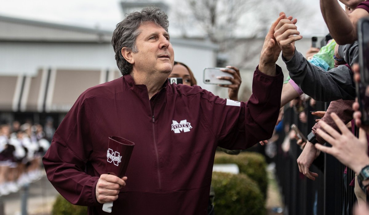 Sidelines_SN's tweet photo. A Football Life: Mike Leach https://t.co/VFgNRo4V2F