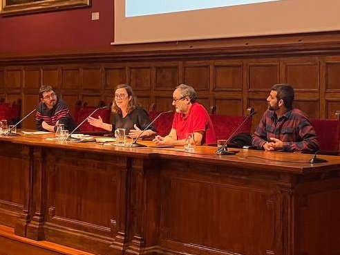 "El feixisme no és una opinió, és un crim. Per fer-hi front: lluita i comunitats fortes". Sempre amb <a href="/aramateix/">Eulàlia Reguant Cura</a>, <a href="/antoniobanos_/">Antonio Baños</a> i <a href="/jordiborras/">Jordi Borràs</a>.

Dignitat antifeixista a l'Estat on VOX seu al costat de la fiscalia per acusar activistes i condemna els demòcrates que combaten l'odi.