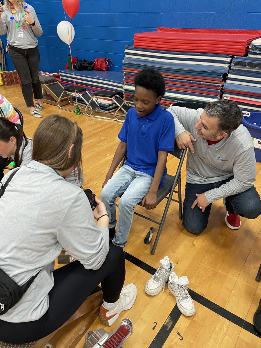 mcneelybrockman's tweet photo. Last Friday, #MBPRClient @Genesco_Inc held their 31st annual Cold Feet, Warm Shoes event after a two-year pandemic pause. 225 Genesco employees volunteered to help fit 350 students at Park Avenue Elementary with brand new shoes, socks and hats. (1/2) https://t.co/z4sfh7pFsG