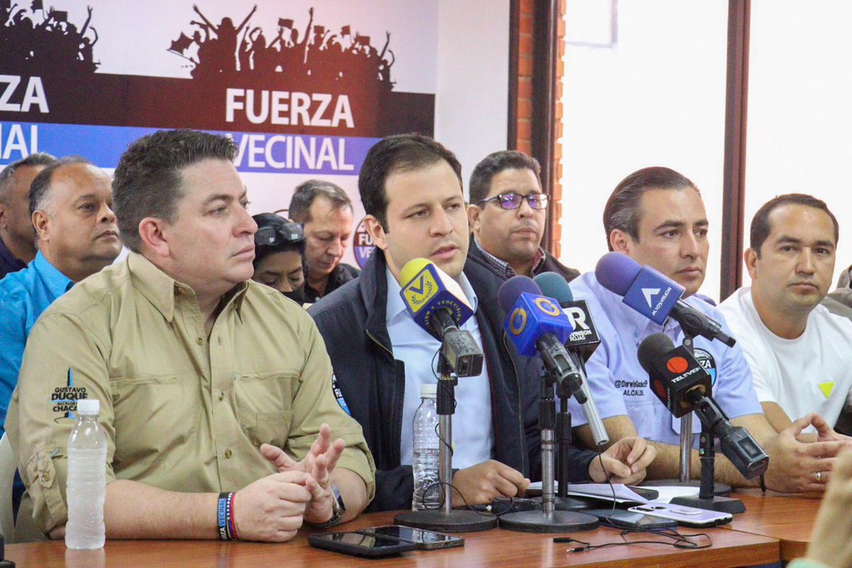 duquegustavoS's tweet photo. Hoy nuevamente nos pronunciamos sobre la tragedia económica que vive nuestro país. Estamos preocupados por esta inflación sin freno y una devaluación frente al dólar a pocos días de la Navidad. Las pensiones no alcanzan, el salario pulverizado, y el Gobierno sin soluciones. https://t.co/WR79SVSGNb