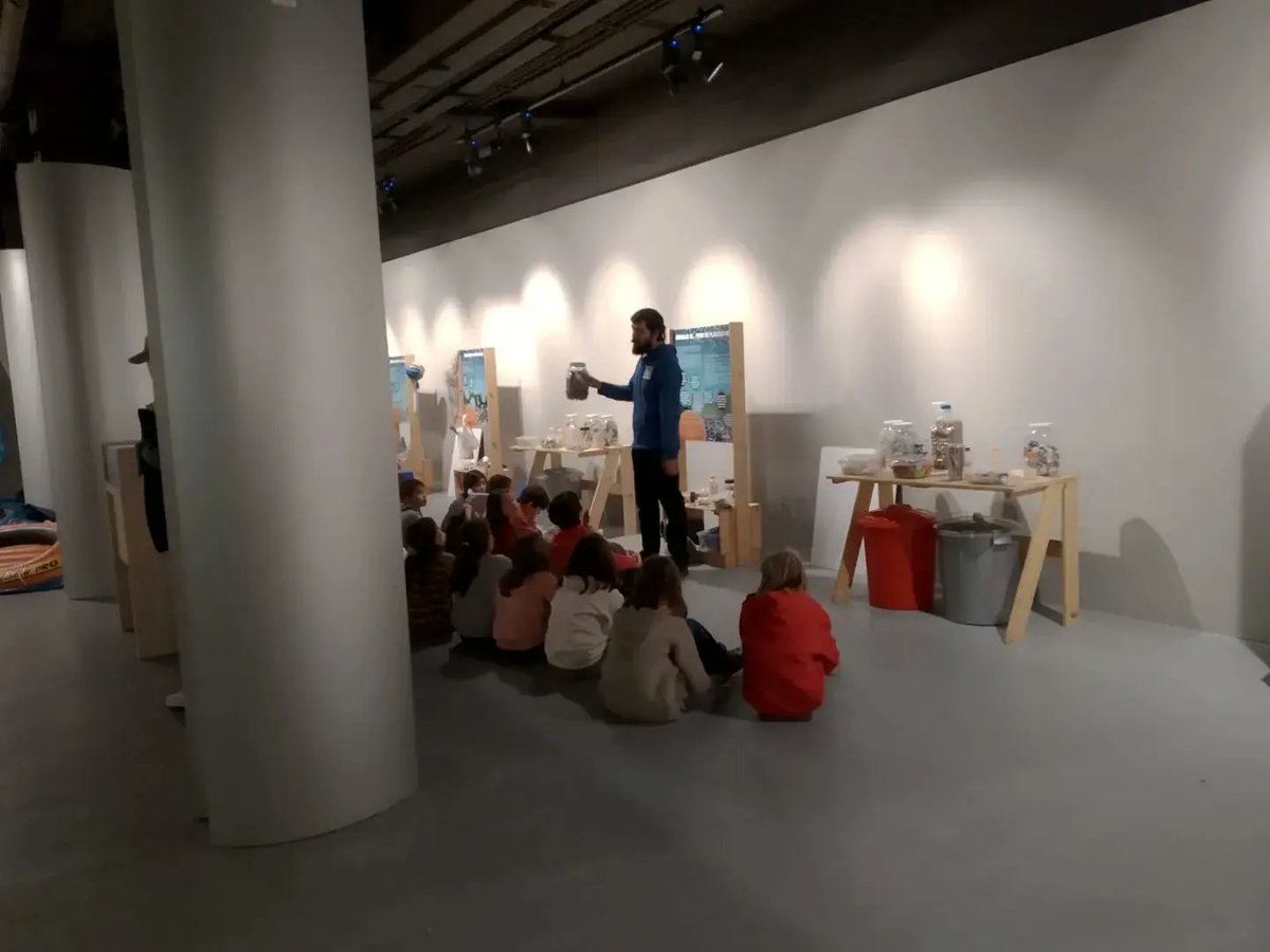 ecofrikis's tweet photo. #Burgos
Alumnos de 4° de Primaria del CEIP Padre Manjón han visitado la exposición "microplasticos MACROBASURA" para aprender de los problemas que genera el excesivo consumo de plásticos.
@ecofrikis @FCirculoBurgos @FundIbercaja
#microplasticosMACROBASURA #csirios https://t.co/okKZQMsEH4