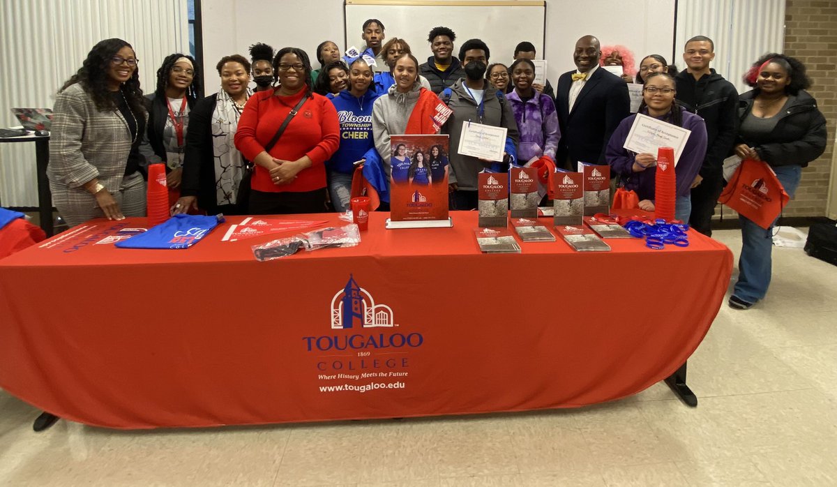 bloom_hs's tweet image. Thank you @Tougaloo_1869 for coming to visit us on Friday. It was so enlightening and provided 13 students with on the spot acceptance! Congratulations #bloomscholars 
#tcinillinois
@DrNavarre @DrJLAnderson