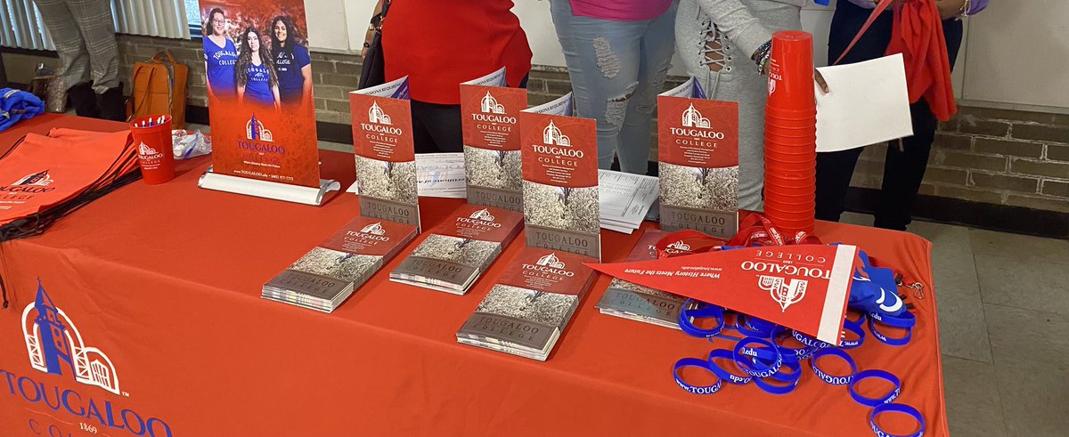 bloom_hs's tweet image. Thank you @Tougaloo_1869 for coming to visit us on Friday. It was so enlightening and provided 13 students with on the spot acceptance! Congratulations #bloomscholars 
#tcinillinois
@DrNavarre @DrJLAnderson