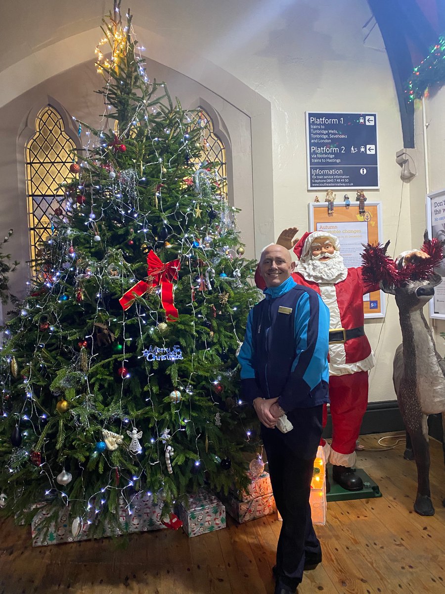 DeeEdwards's tweet image. Lovely Christmas decorations at Battle Railway station