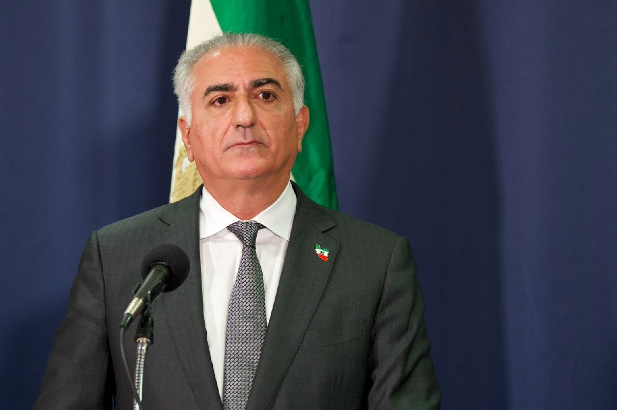 dariodangelo91's tweet photo. 🚨🇮🇷  Il principe Reza Pahlavi, figlio dell'ultimo scià di Persia, ha invitato le elite politiche dell'#Iran a "rovesciare la Repubblica islamica".

#IranRevolution2022 https://t.co/ehvcVjj5lW