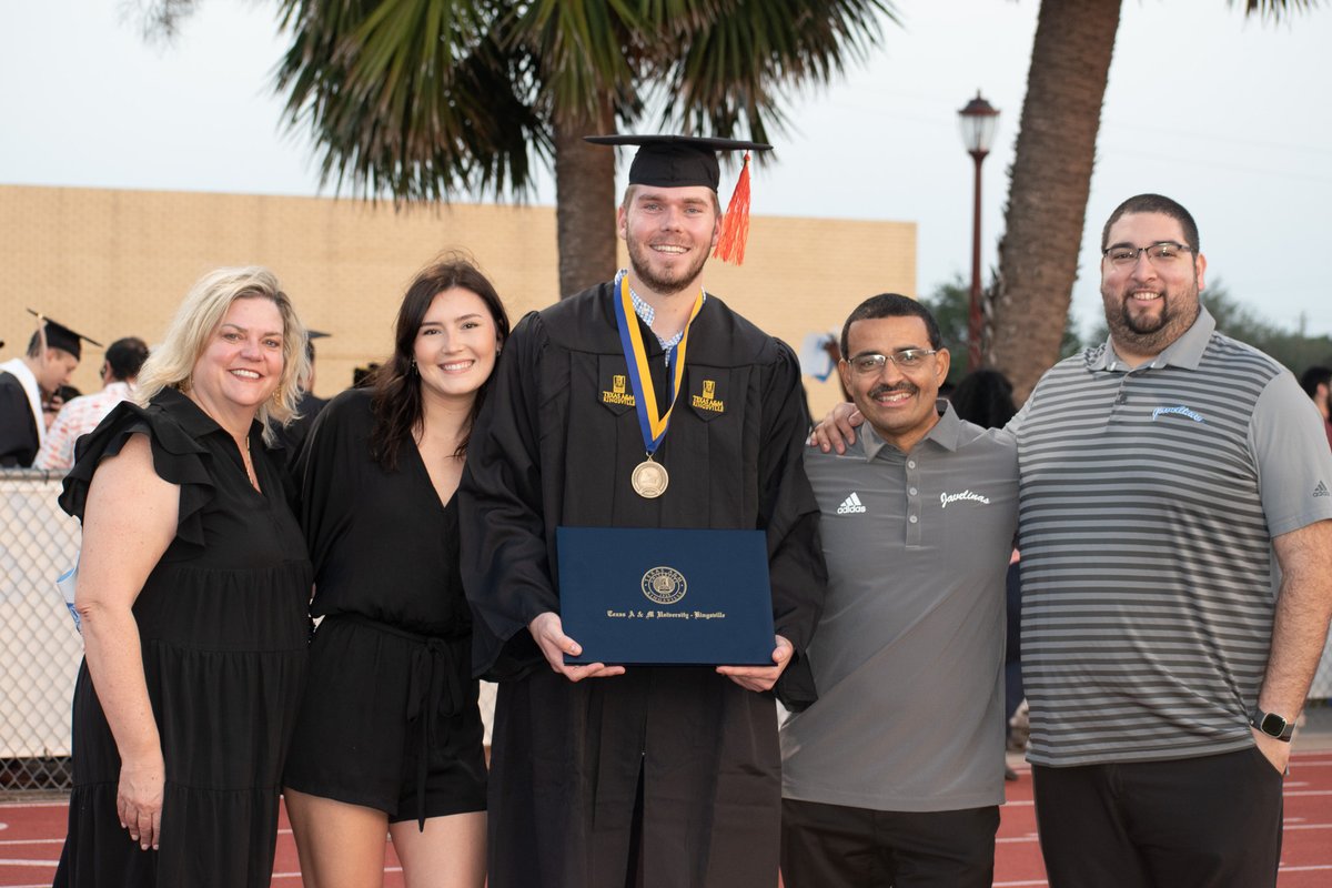 JavelinaSports's tweet photo. So proud of these Javelinas and all of our student-athletes who received their degrees at this past Friday's graduation! 🎓🐗

#LosHogs x #JavelinaNation https://t.co/HXZBE9XqBH