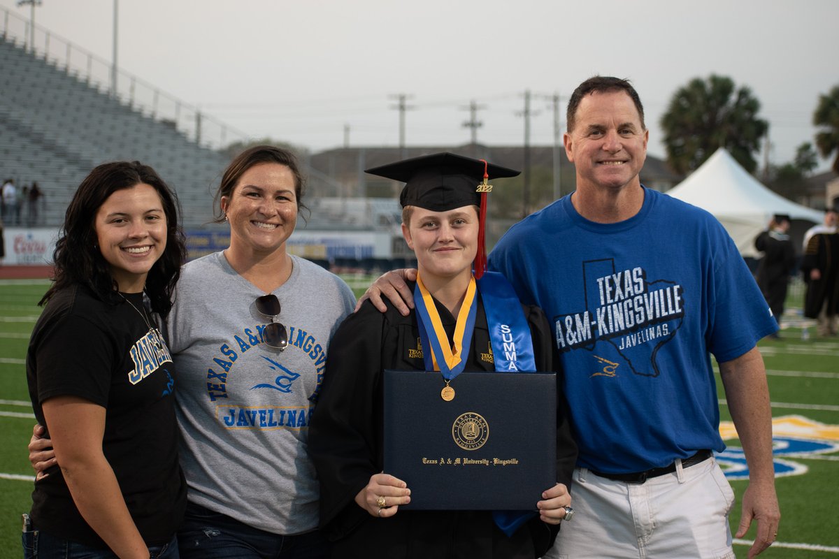 JavelinaSports's tweet photo. So proud of these Javelinas and all of our student-athletes who received their degrees at this past Friday's graduation! 🎓🐗

#LosHogs x #JavelinaNation https://t.co/HXZBE9XqBH