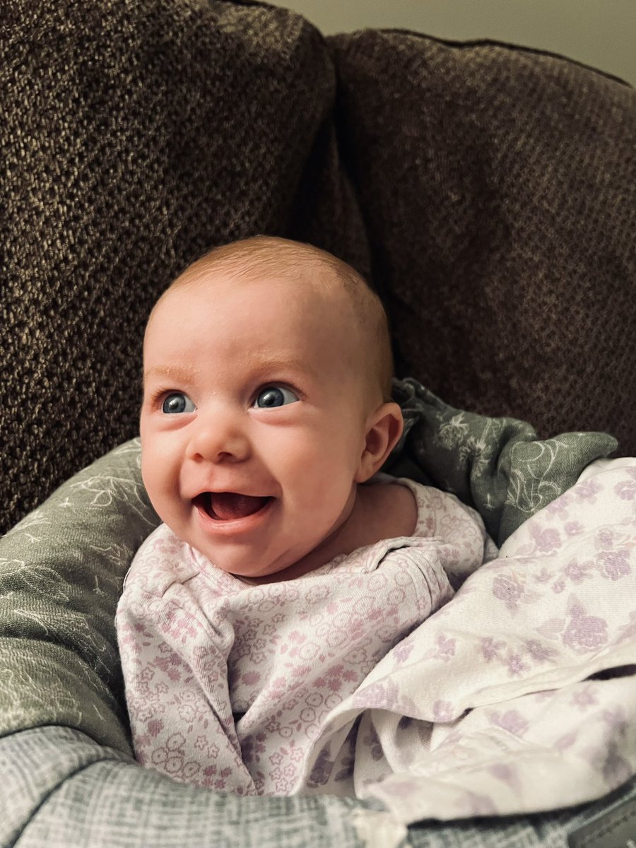AbigaellRae's tweet photo. When you see mom pull out the milk jugs 🍼😋 https://t.co/k29AyluqEd