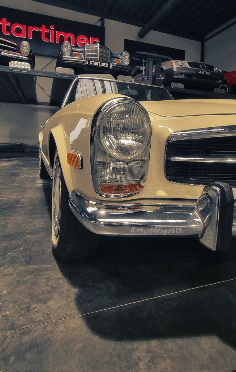 pixelblog2019's tweet photo. MB......

#mercedes #mercedes #mb #oldtimer #oldtimerausstellung #old #details #detail #detailphotography #front #photooftheday #photo #photograph #photographylover #scheinwerfer #spotlight #stern #star #classiccarexhibition #car https://t.co/HmRC0p6XS6