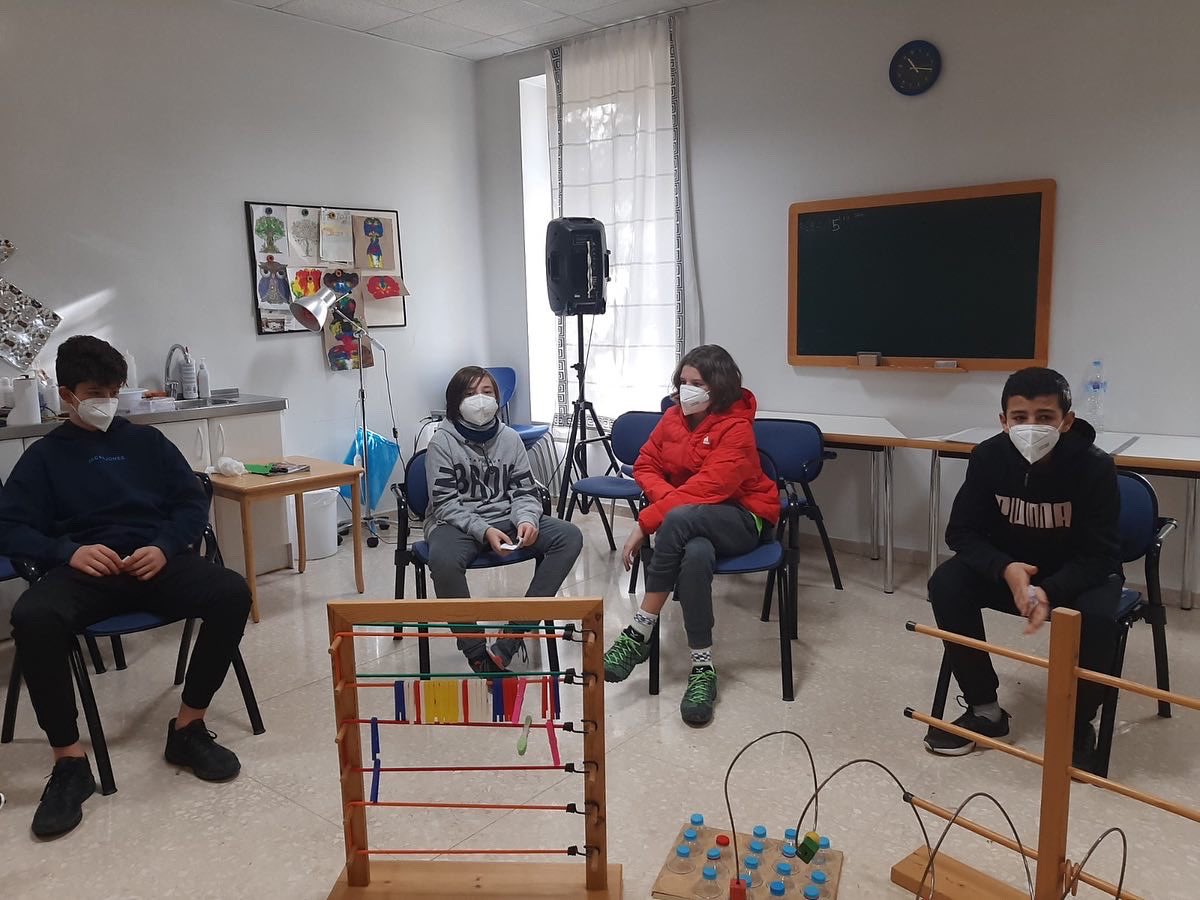Ins_SerradeNoet's tweet photo. Aquest trimestre des del projecte "Creem un joc!" de 1r farem un projecte servei amb la Residència Sant Bernabé de Berga. La setmana passada vam anar a fer-los una visita per tal d'agafar idees! Som-hi! @hospitaldeberga @ajuntamentberga #somserradenoet https://t.co/t8ZwS6nEZO