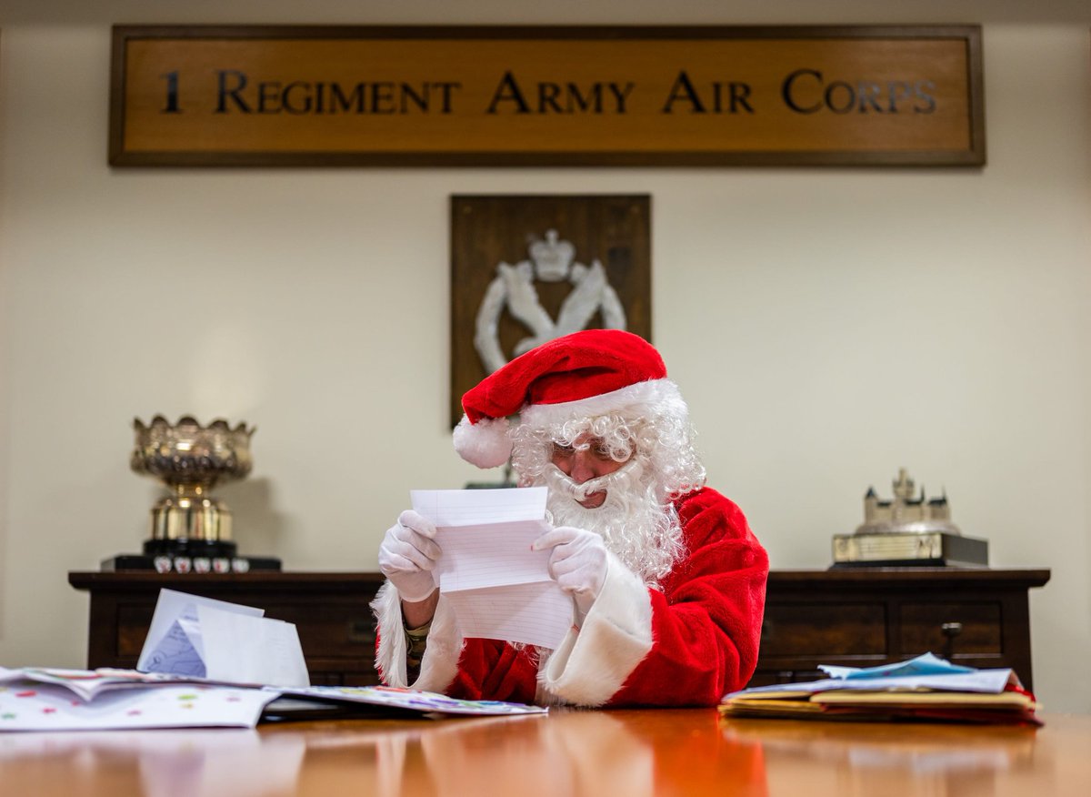 After last week's school visits, Santa has sat down to go through all the letters he was given! Safe to say he's got a lot of reading to do!

@aacrecruiting 
@ArmyAirCorps 
@1st_AviationBCT 

#AviationRecce #IAmCombatAviation