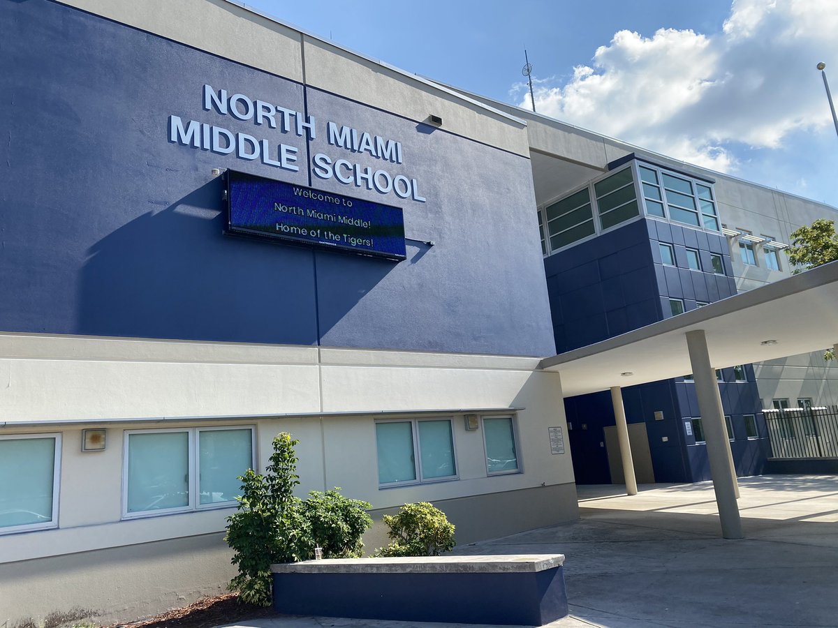 RBobinchuck's tweet photo. The week of learning starts off with the #InstructionalLeaders of @North_Miami_MS! We analyzed student #DiagnosticData to #AccelerateLearning and address #UnfinishedInstruction.
#iReady #MyiReady @iReadyMDCPS #KnowBetterDoBetter #BeTheChange #MathIsFun #ELAAllDay #EdTech https://t.co/UvQTBFIBGF