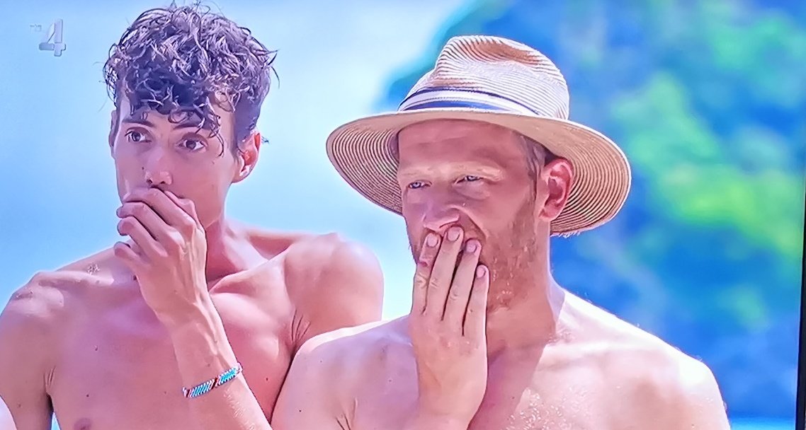 JoyceDFoto's tweet image. Proberen #Ferry en #Niek nu ook een statement te maken? 😉😉😉 #onelove  #ExpeditieRobinson