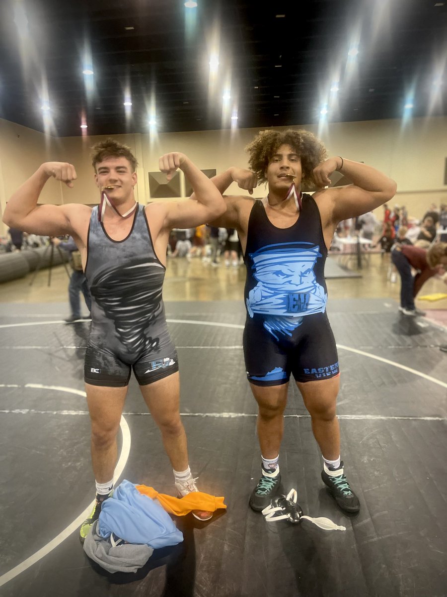 Hackwalk's tweet image. Proud of my boy @540Bwalker at ‘22 Indian Classic-Kingsport,TN. He went 5-0 (all by pins) to claim 285lb Championship! Just as proud for my bonus boy @Bclatterbaugh1 who also went 5-0 for weekend to claim 215 lb Championship! #WrestlingTwitter #WrestlingMakesGreatFootballPlayers