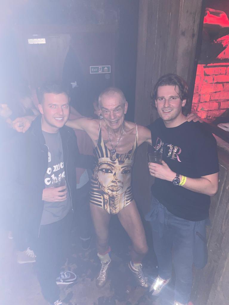 WelchLuke1's tweet image. Had to get a pic with the fella throwin his bollocks all round fabric last night hahaha