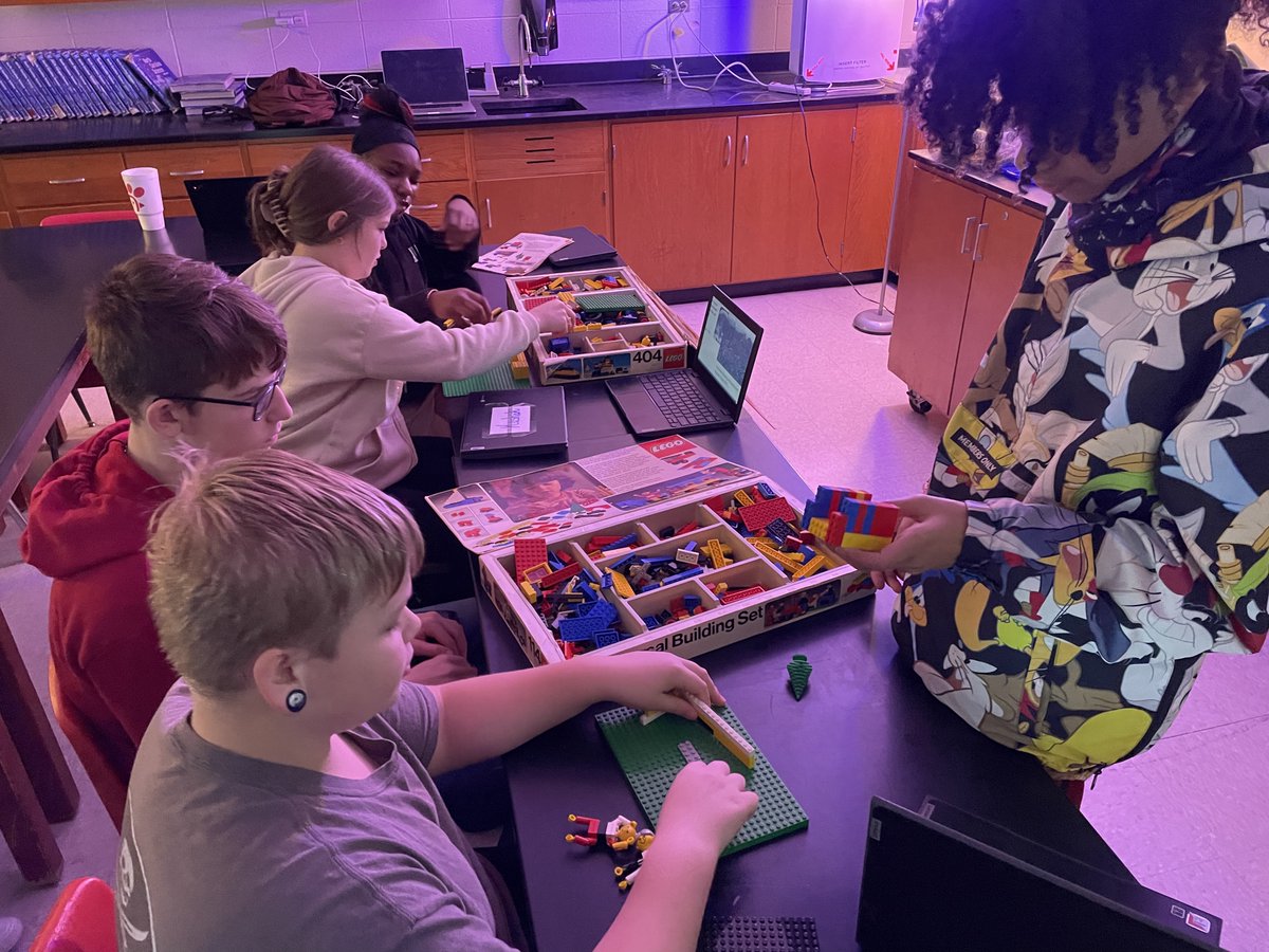 ITFsofGCS's tweet photo. Students in 8th grade #socialstudies at Holbrook Middle School recreated famous WWII images using #Legos.

This #collaborative exercise highlighted the power of teamwork and produced some very high quality pieces. Great work, Holbrook Lions! https://t.co/bLC6sLmraV
