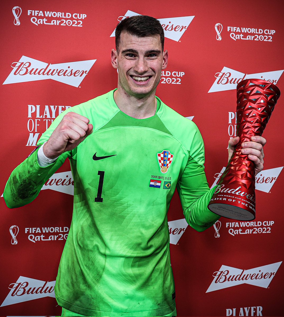 ExpressFutbolCL's tweet photo. 🚨ÚLTIMA HORA. Informa @Plettigoal: FC Bayern ha iniciado conversaciones preliminares con los agentes de Dominik Livaković (27|🇭🇷).

🔸️El elenco bávaro busca reemplazante a Manuel Neuer y el mejor portero de #Qatar2022 es el objetivo.

¡Son etapas preliminares! https://t.co/yGmkyZwwnI