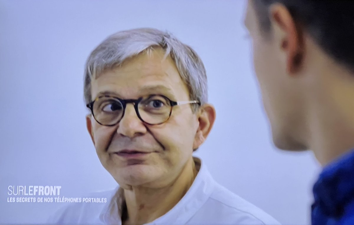 A l’honneur ce soir le #PierredeFermat, bateau câblier d’<a href="/OrangeMarine_/">Orange Marine</a> <a href="/orange/">Orange</a> et son robot #Hector7. @jlvuillemin indique combien les câbles sous-marins sont un enjeu stratégique.
 #SubMarineCable #SurLeFront <a href="/hugoclement/">Hugo Clément</a>