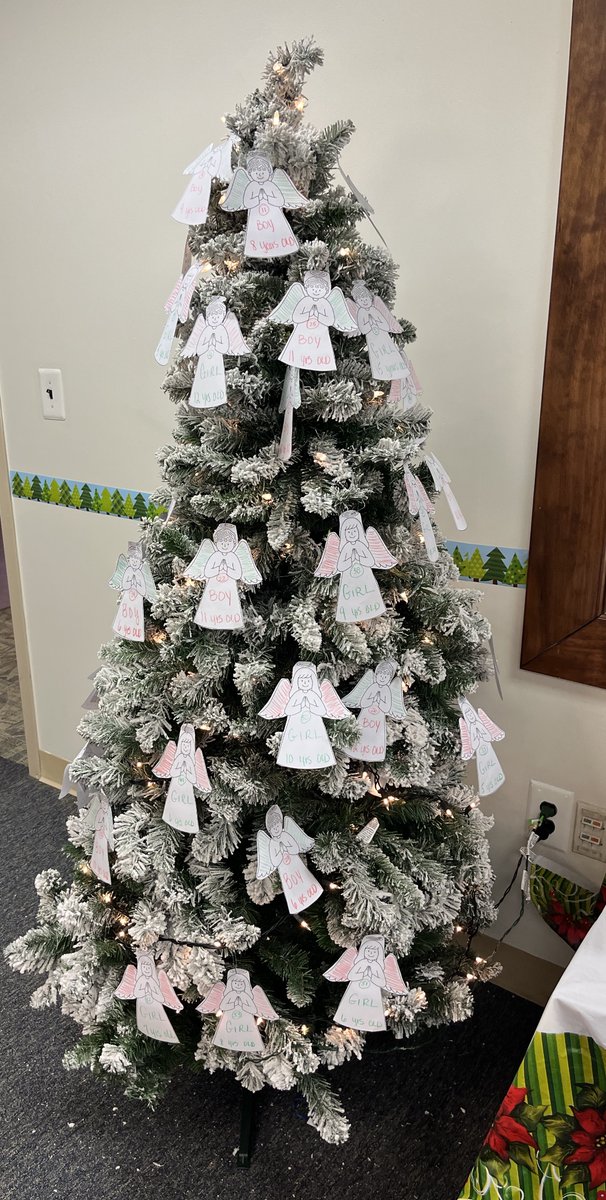 FreedomPrepNJ's tweet photo. El Angel Tree de FPCS una vez más bendice a las familias con el regalo de devolver.  63 angelitos serán regalados esta temporada navideña.  Gracias a todos los que han donado.
•
•
#fpcs #FPCSOnTheRise #charterschools #camdennj #camden2022 https://t.co/lDjlTs7XSm