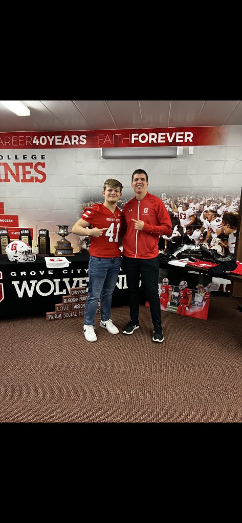 chase_crutch's tweet photo. Huge Thank You to Grove City for a great 2nd visit! Thank you @coachkendall_ for a great tour and thank you @CoachDiDonato for sitting down with my family and I! @GCC_FB https://t.co/SpFbUXAVNB
