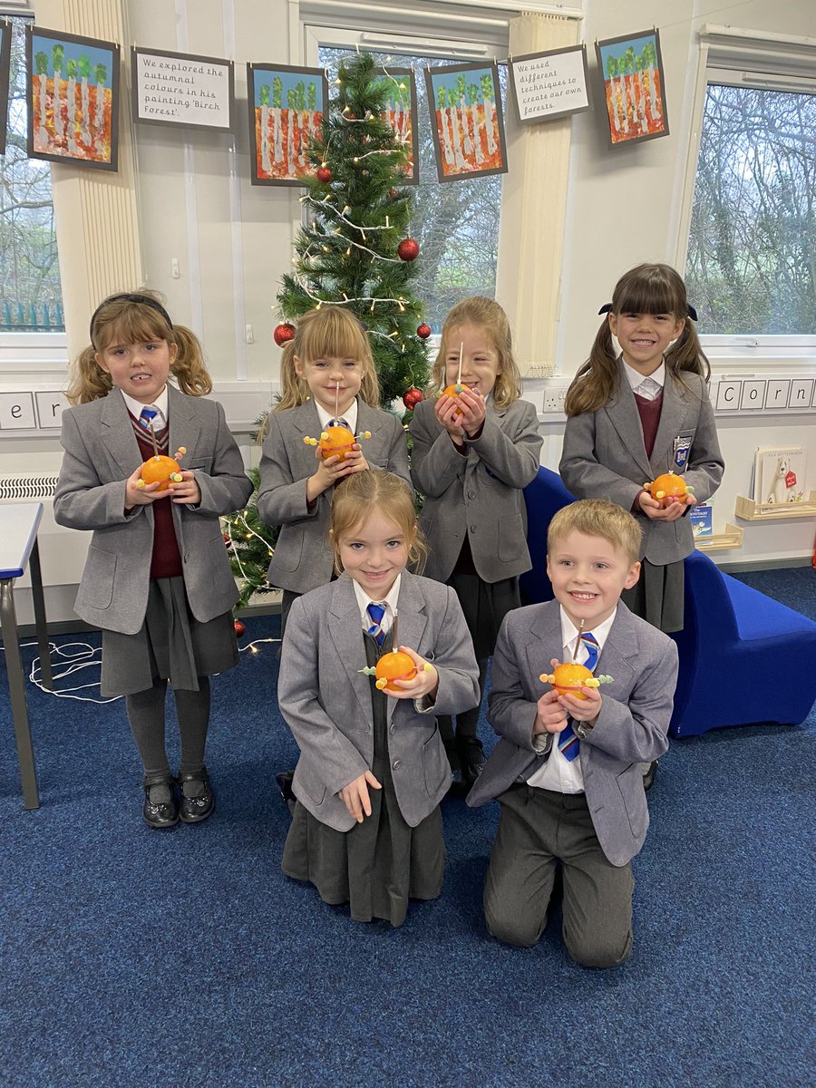 SGSYear1's tweet photo. #SGSYear1 have been learning all about Advent in RE. They worked together to create an Advent wreath and a Christingle to take home. https://t.co/tLyVMtUo3T