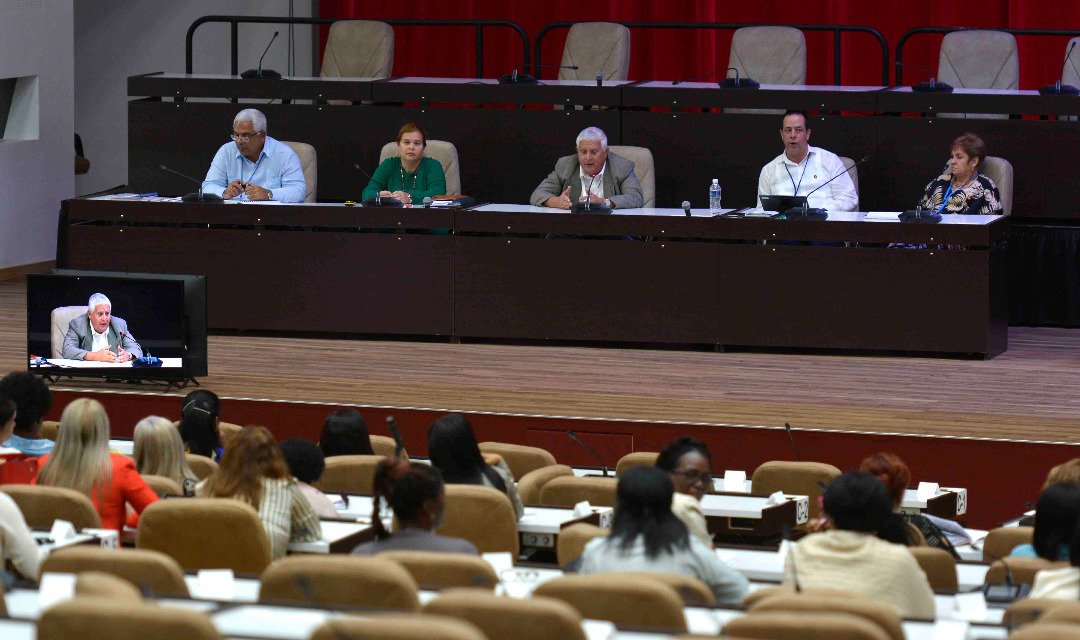 En sesión conjunta de las comisiones de Salud y Deportes y de Asuntos Constitucionales y Jurídicos de <a href="/AsambleaCuba/">Asamblea Nacional Cuba</a>, presentamos anteproyecto de Ley de Salud Pública.

La jornada fue antesala del X Periodo Ordinario de Sesiones de la IX Legislatura.🇨🇺

➡️ bit.ly/3W5Pvvu