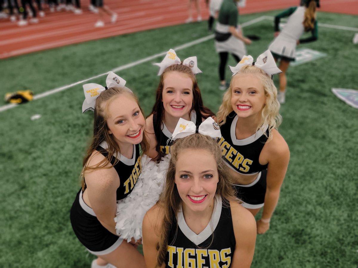 FHSUCheer's tweet photo. Smiling our way through finals week 💛🐯 #fhsucheer https://t.co/CYYfSx01UJ