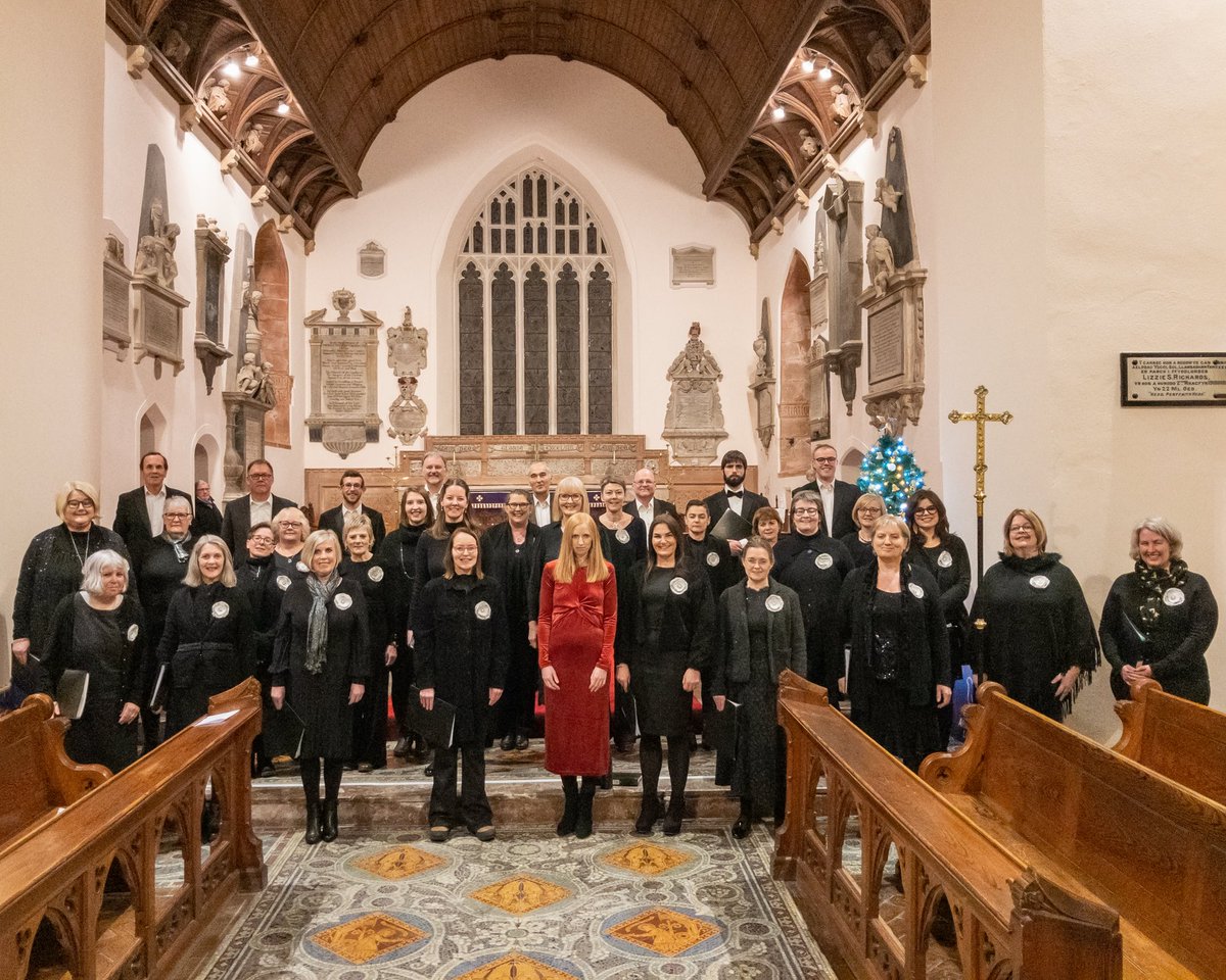 Diolch o galon i bawb a ymunodd â ni neithiwr ar gyfer ein cyngerdd Naw Llith a Charolau ✨

Thank you to everyone who joined us last night for our Nine Lessons and Carols concert ✨