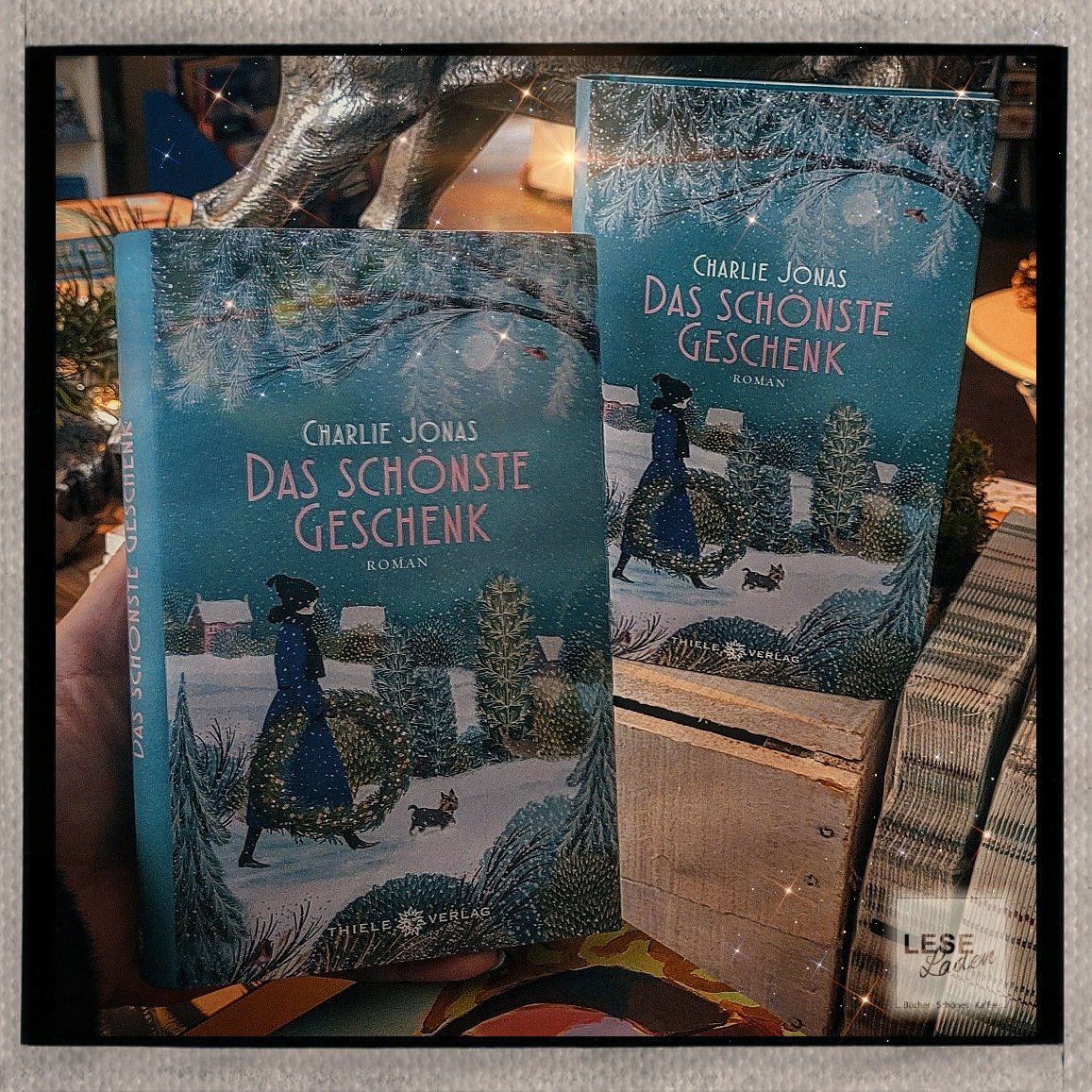 MRocknbook666's tweet photo. Geschenkidee!
Ein Buch warm und ergreifend.
Eine winterliche Geschichte zum Nachdenken und wohlfühlen.
#buch #lesen #bücherliebe #buchbloggerin #booktwt #BookTwitter #book #buchtipp #Weihnachtsgeschenk https://t.co/ZMY026Ybvy