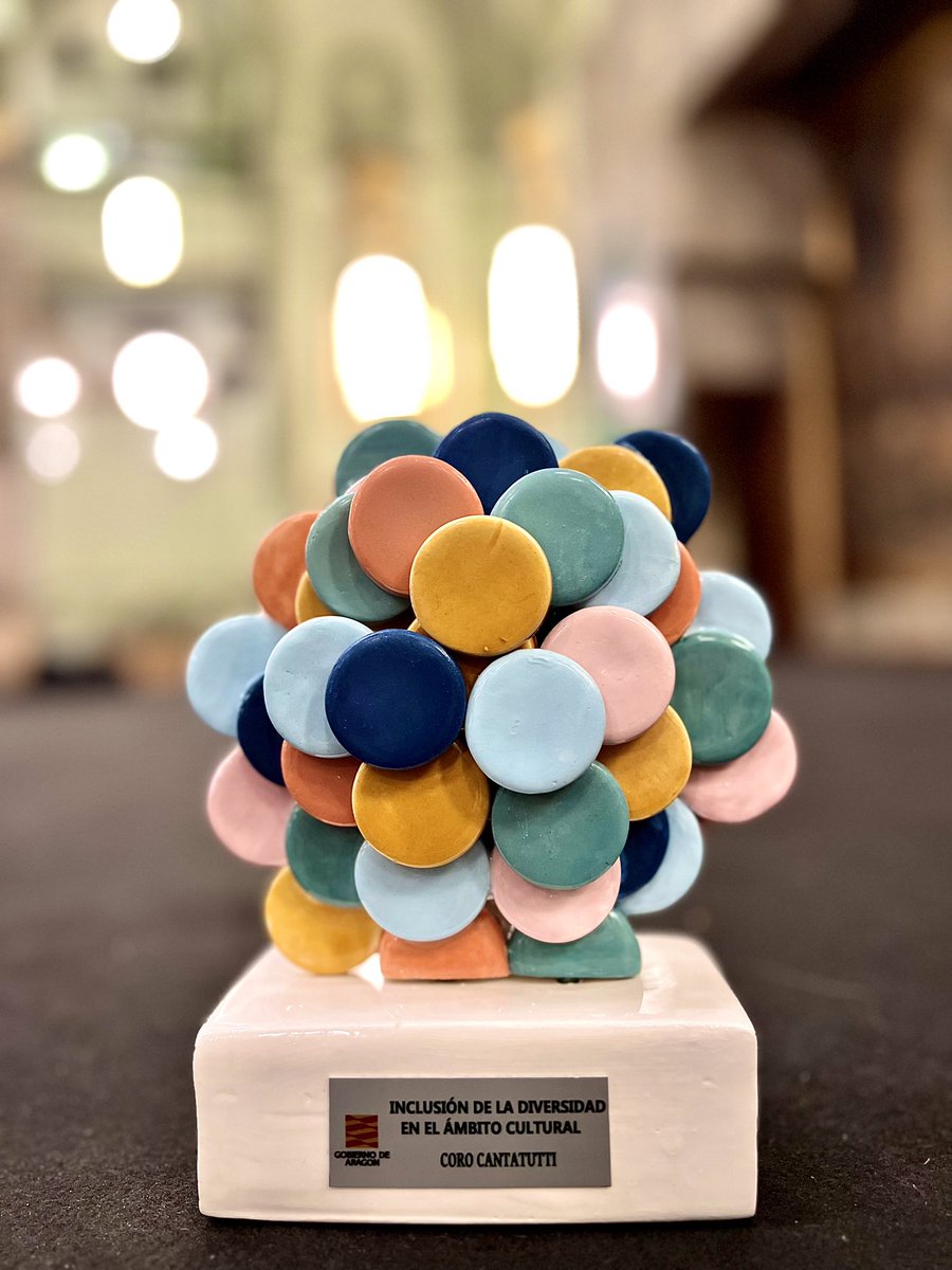 Muy agradecid@s por este reconocimiento en el #día de los #DerechosHumanos “Inclusión de la diversidad en el ámbito cultural”
Seguiremos signando, seguiremos cantando, con y para toda la sociedad.
La INCLUSIÓN será con mayúsculas o no será. <a href="/GobAragon/">Gobierno de Aragón</a>