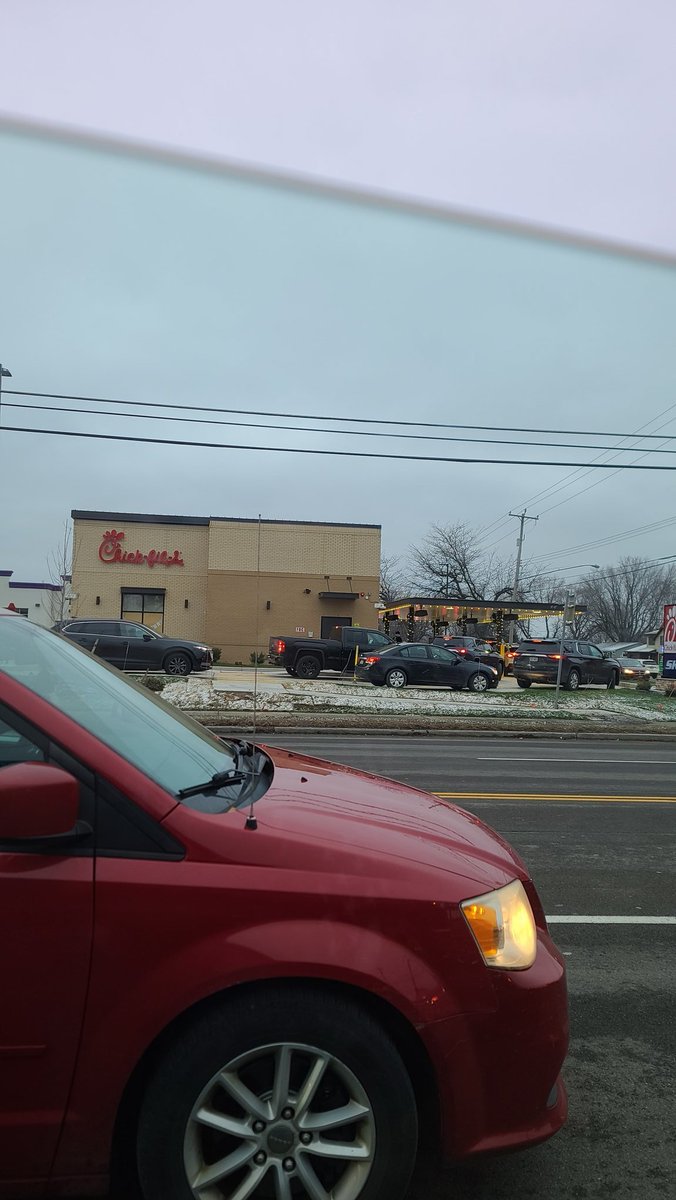 bflofiresauce's tweet photo. The lines to buy #HateChicken never cease to amaze me. Its not that good. And there are some poor kids (who probably feel blessed) outside helping people in their warm cars to order drive thru. I just can't anymore. Merry Christmas tho. Lol https://t.co/xFoOJh35o5