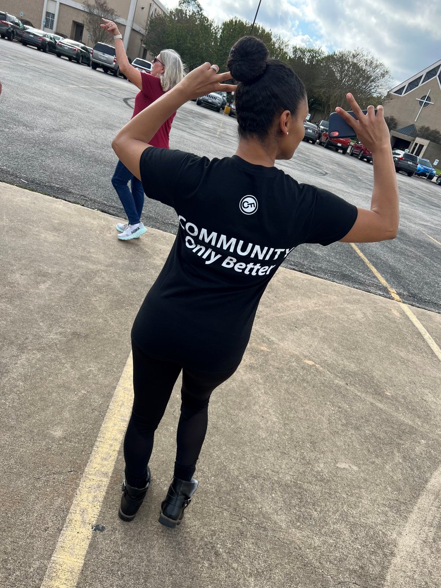 CyFairFCU's tweet photo. Cy-Fair FCU is proud to serve our community. Several of our team members came together to help Mesa Outreach Food Pantry. We take pride in giving back to our community. #CommunityOnlyBetter #CyfairFCU #Houston #Community #CreditUnion https://t.co/fKYtAOAx8d