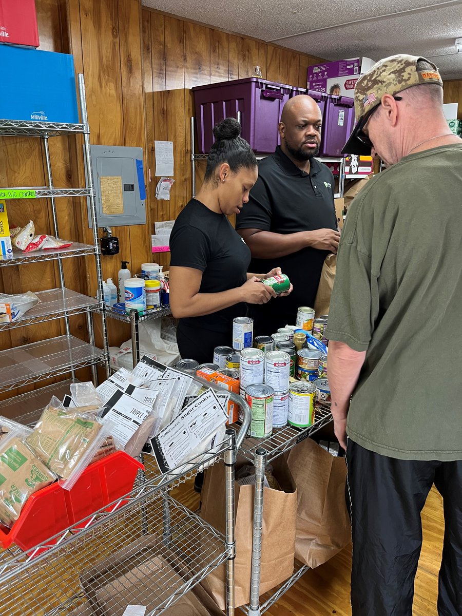 CyFairFCU's tweet photo. Cy-Fair FCU is proud to serve our community. Several of our team members came together to help Mesa Outreach Food Pantry. We take pride in giving back to our community. #CommunityOnlyBetter #CyfairFCU #Houston #Community #CreditUnion https://t.co/fKYtAOAx8d