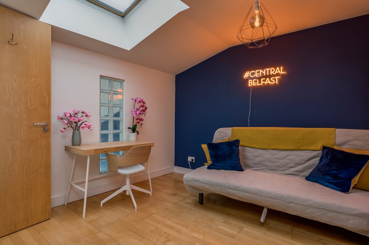 Check out this incredible apartment with a view to match 💛

See the rates and availability here bit.ly/3qvx4QG

#belfast #northernireland #visitbelfast #embraceagiantspirit