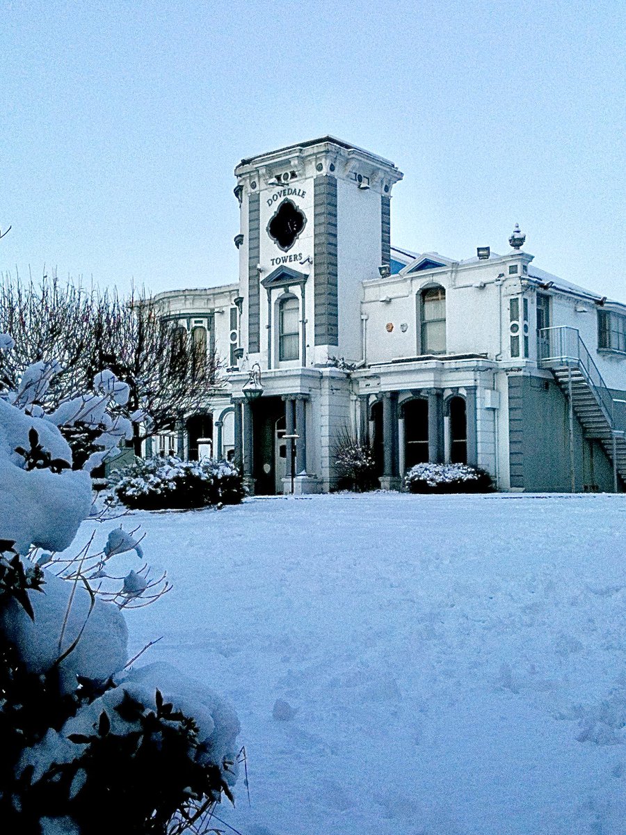 A freezing <a href="/DovedaleTowers/">Dovedale Towers</a> Christmas 2010 <a href="/angiesliverpool/">Angies Liverpool</a>