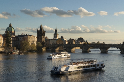 travelinfodata's tweet photo. Charles Bridge in Prague  https://t.co/c2olzXDslO #travel #Prague #CharlesBridge #PragueGuide https://t.co/b4yEqwnmz0