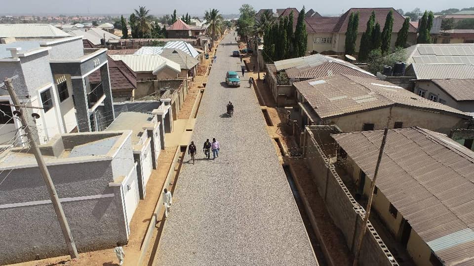 date_africa's tweet photo. 🇳🇬 Nigeria : Zaria Metropolitan Authority
Construction of PHC Road to FCE Junction Gyallesu Zaria: First Seal Coat Completed.
#utdanigeria #utdainfo #utdaZaria_Metropolitan_Authority
#utdaConstruction #utdaPHC_Road #utdaFCE_Junction https://t.co/yFGkZmwABe