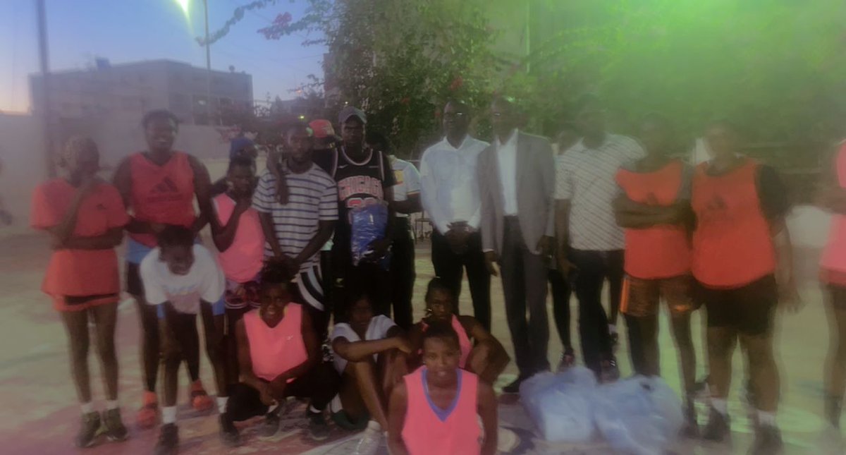 ThiernoNdiayeO's tweet photo. Nous nous sommes rendus ce jour au terrain d’entraînement de 𝗔𝘃𝗲𝗻𝗶𝗿 𝗙𝗮𝘀𝘀 𝗕𝗮𝘀𝗸𝗲𝘁 𝗖𝗹𝘂𝗯 pour les soutenir en vue du tournoi monté prévu le 15 Décembre à Thies .

#kebetu #AFBC #anddefaarsunugokh #thiernondiaye #Dakar https://t.co/dOtVOTvGSF