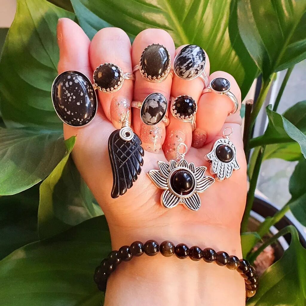 EmpoweredCrysta's tweet photo. I've programmed this photo with obsidian crystal energy. 
Obsidian is believed to be a strongly protective stone, forming a shield against negativity, blocking psychic attack and absorbing negative energies from the environment. Obsidian is also thought to draw out mental st… https://t.co/27heRFirX8