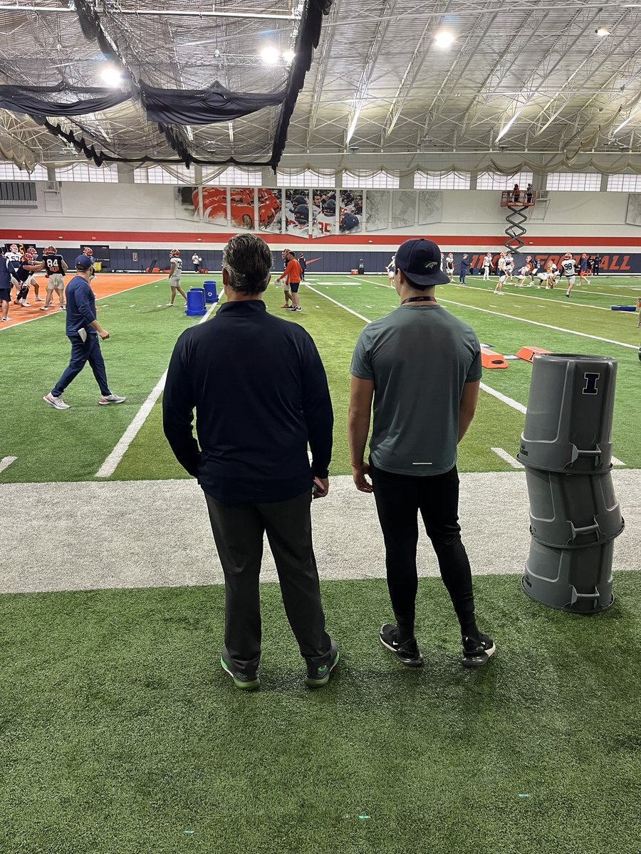 Thank you for an amazing OV! Can’t wait to strap it on and get out there! #familly <a href="/IlliniFootball/">Illinois Football</a> <a href="/BretBielema/">Bret Bielema</a> <a href="/CoachJamison/">Terrance Jamison</a> <a href="/DavidSTLhss/">David Kvidahl</a> <a href="/AllenTrieu/">Allen Trieu</a> @Rivals_Clint <a href="/MarquetteFootbl/">Marquette Football</a> <a href="/GSV_STL/">Gateway Sports Venue</a>