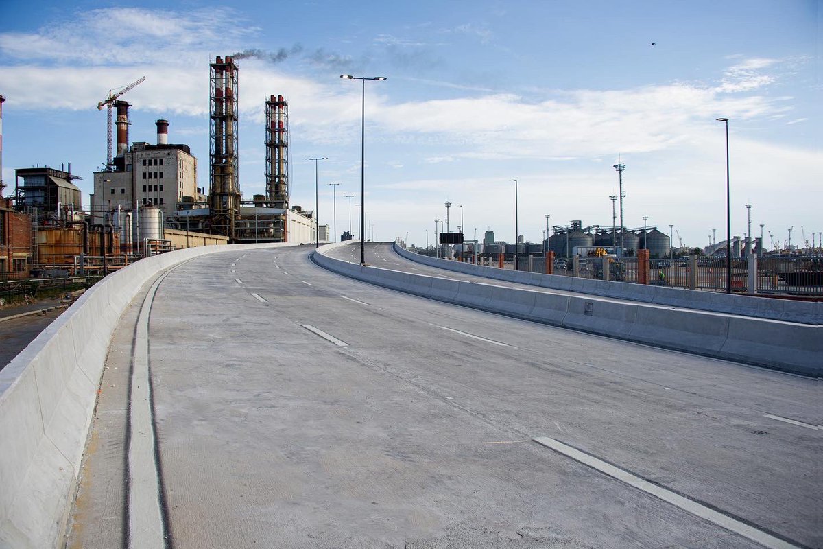 Frente_Amplio's tweet photo. En breve van a ver que se inaugura el nuevo viaducto en la rambla portuaria, obra que comenzamos en nuestros gobiernos y que hoy es una realidad que le mejorará la calidad de vida a las y los uruguayos. 

Otra obra que se inaugura, otra obra FA https://t.co/EAJhLcmGIF