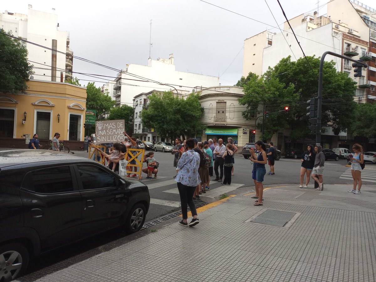 joserendler's tweet image. @OficialEdesur MAS DE UNA SEMANA SIN LUZ!